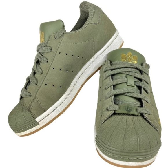 Adidas army green shoes. size 4 - Picture 1 of 10